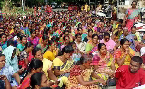 சத்துணவு ஊழியர்கள் தர்ணா