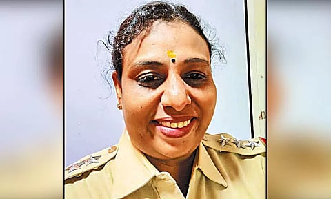 டாக்டர்களிடம் ரூ.12 லட்சம் லஞ்சம் வாங்கினார்: பெண் இன்ஸ்பெக்டர் பணியிடைநீக்கம் - போலீஸ் கமிஷனர் உத்தரவு