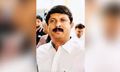 சட்டவிரோத செயல்படும் கல்குவாரிகள் மீது நடவடிக்கை எடுக்கவேண்டும் - மந்திரி பைரதி சுரேஷ்