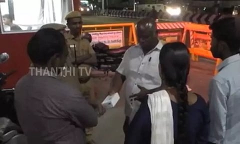 செல்போனை தொலைத்ததால் திட்டிய பெற்றோர்... ரூ.70 ஆயிரத்துடன் வீட்டை விட்டு வெளியேறிய சிறுவன்..!