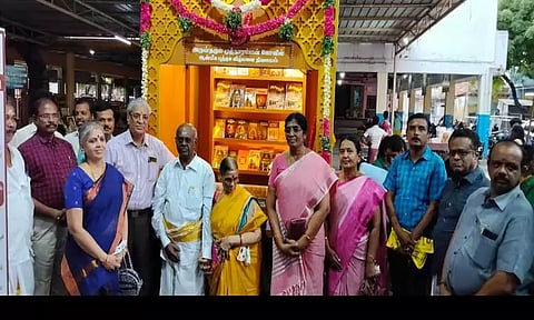 முத்தாரம்மன் கோவில் வளாகத்தில்ஆன்மிக புத்தக விற்பனை நிலையம் திறப்பு விழா