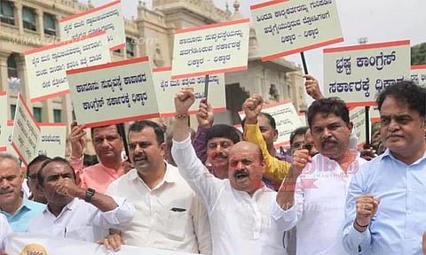 கவர்னர் கெலாட்டிடம் பா.ஜனதா எம்.எல்.ஏ.க்கள் பரபரப்பு புகார்; ஜெயின் துறவி கொலையில் சி.பி.ஐ. விசாரணை கேட்டு போராட்டம்