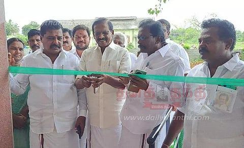 ரூ.9 லட்சத்தில் பயணிகள் நிழற்குடை