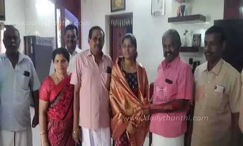 மாணவிக்கு பாராட்டு