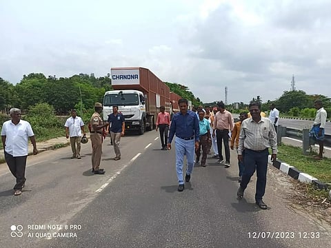 தேசிய நெடுஞ்சாலையில் எதிர் திசையில் வந்த கன்டெய்னர் லாரிகளுக்கு அபராதம்