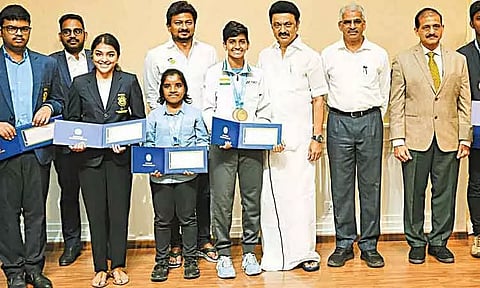 தேசிய, சர்வதேச போட்டிகளில் பதக்கம் வென்ற தமிழக வீரர், வீராங்கனைகளுக்கு ரூ.6 கோடி ஊக்கத் தொகை : முதல்-அமைச்சர் வழங்கினார்