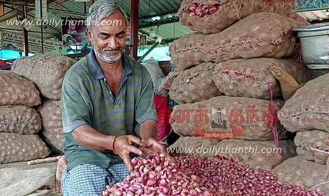 ஈரோடு மார்க்கெட்டில் சின்ன வெங்காயம் கிலோ ரூ.160-க்கு விற்பனை
