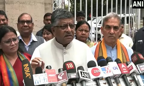 மேற்கு வங்காள வன்முறை; கவர்னரை சந்தித்து பா.ஜ.க. உண்மை கண்டறியும் குழு கோரிக்கை