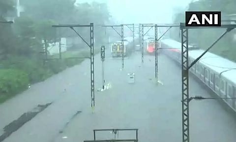 வட மாநிலங்களில் கனமழை காரணமாக ரெயில் சேவை கடும் பாதிப்பு - 406 பயணிகள் ரெயில்கள் ரத்து