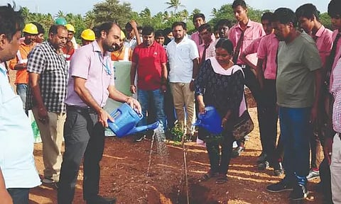 நான்கு வழிச்சாலையை பசுமைச்சாலையாக மாற்றும் திட்டம்