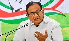 மராட்டிய அரசு 100 மீட்டர் ஓட்டப் பந்தயத்தில் ஓடும் '3 கால் விலங்கு' - ப.சிதம்பரம் கடும் விமர்சனம்