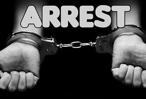 கூலி தொழிலாளியை தாக்கிய வாலிபர் கைது