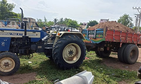 கிராவல் மண் கடத்திய டிராக்டர் பறிமுதல்