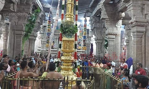ஜம்புகேஸ்வரர்-அகிலாண்டேஸ்வரி கோவிலில் ஆடிப்பூர தெப்ப திருவிழா; கொடியேற்றத்துடன் தொடங்கியது