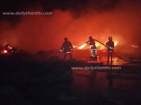 மொடக்குறிச்சி அருகே நார் மில்லில் பயங்கர தீ விபத்து; ரூ.30 லட்சம் மதிப்புள்ள பொருட்கள் எரிந்து நாசம்
