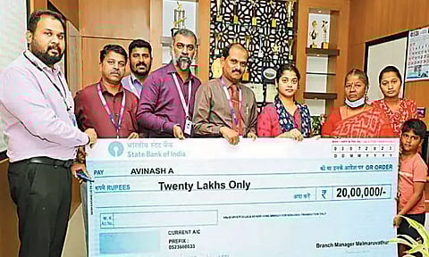 மேல்மருவத்தூர் அருகே விபத்தில் பலியானவர் குடும்பத்துக்கு ரூ.20 லட்சம் காப்பீட்டு தொகை