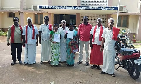 இடிக்கப்பட்ட சுகாதார கழிவறை வளாகத்தை உடனே கட்ட வேண்டும்