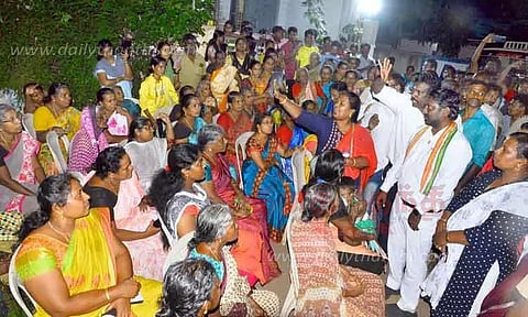 செல்போன் கோபுரம் அமைக்க பொதுமக்கள் எதிர்ப்பு