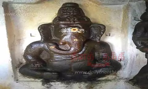 குடவறை கோவிலில் பழமையான சிற்பங்கள்