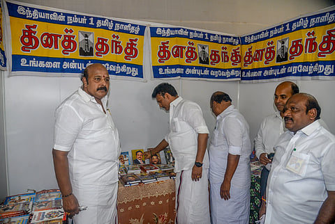 புத்தக வாசிப்பு பழக்கத்தை மாணவர்கள் இப்போதே தொடங்க வேண்டும்