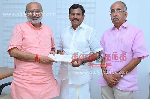 பெருந்துறை பகுதியில் விபத்துகளை தடுக்க 4 வழிச்சாலையில் மேம்பாலங்கள்; ஜார்க்கண்ட் கவர்னரிடம் தோப்பு வெங்கடாசலம் மனு
