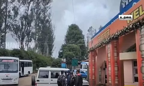 உதகை தனியார் பள்ளியில் ஆர்.எஸ்.எஸ். கூட்டத்திற்காக ஒரு வாரம் விடுமுறை - மாவட்ட கல்வி அலுவலர் நோட்டீஸ்