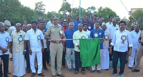 காமராஜர் பிறந்தநாளையொட்டிமினி மாரத்தான் ஓட்டம்:போலீஸ் சூப்பிரண்டு தொடங்கி வைத்தார்