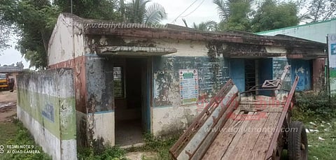 மகளிர் குழு கட்டிடத்தை இடிக்க வேண்டும்