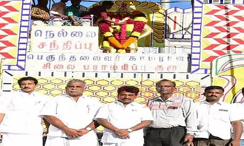 காமராஜர் சிலைக்கு தட்சணமாற நாடார் சங்க நிர்வாகிகள் மாலை அணிவிப்பு