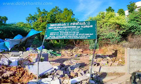 தர்கா, கல்லறைகள் இடிப்பு