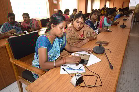 மகளிர் உரிமைத்தொகை விண்ணப்பம் பதிவு செய்ய தன்னார்வலர்களுக்கு பயிற்சி