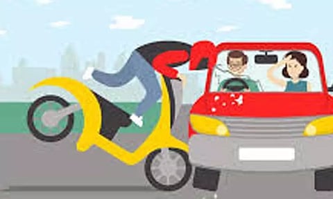 லாரி- மோட்டார்சைக்கிள் மோதல்; விவசாயி பரிதாப சாவு