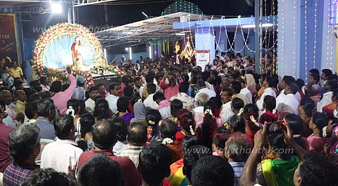 தர்மபுரியில்தூய இருதய ஆண்டவர் பேராலய தேர் பவனிஏராளமான கிறிஸ்தவர்கள் பங்கேற்பு