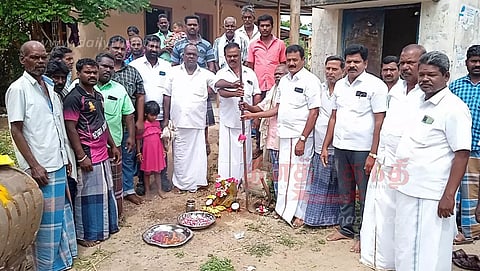 சின்னபுதூர் கிராமத்தில்குடிநீர் குழாய் பதிக்க பூமி பூஜை