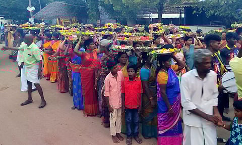 முத்துமாரியம்மன் கோவில் பூச்சொரிதல் விழா