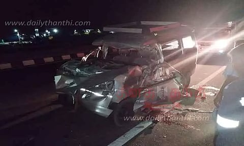 குற்றாலத்துக்கு சுற்றுலா வந்த 2 வாலிபர்கள் விபத்தில் பலி