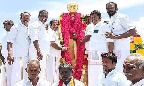 காமராஜர் சிலைக்கு சமத்துவ மக்கள் கட்சியினர் மரியாதை
