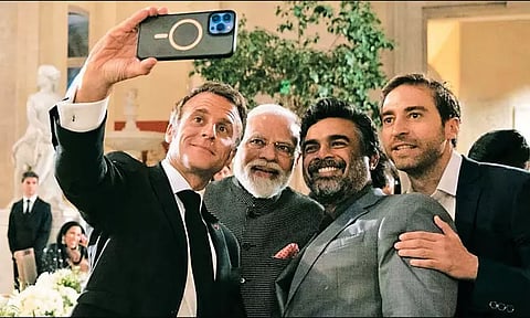 பிரதமர் மோடி, நடிகர் மாதவனுடன் பிரான்ஸ் அதிபர் மெக்ரான் 'செல்பி' - சமூக வலைத்தளங்களில் வைரல்