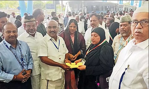 ஹஜ் புனித பயணம் முடிந்து 150 பேருடன் முதல் விமானம் சென்னை வந்தது