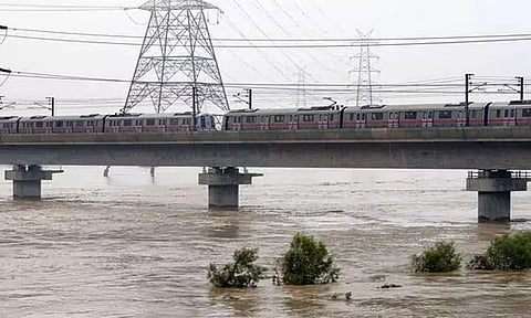 வேகமாக குறையும் யமுனை ஆற்றின் நீர்மட்டம்: டெல்லியில் இயல்பு நிலை திரும்புகிறது
