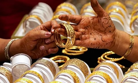 கர்நாடகாவில் மதிய உணவு திட்ட ஊழியர்கள் வளையல் அணியக்கூடாதா? சித்தராமையா விளக்கம்