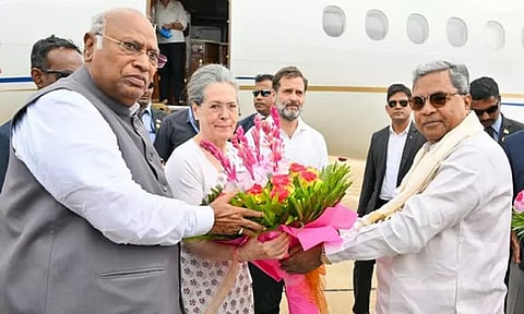 பெங்களூருவில் சோனியா, ராகுலுக்கு உற்சாக வரவேற்பு