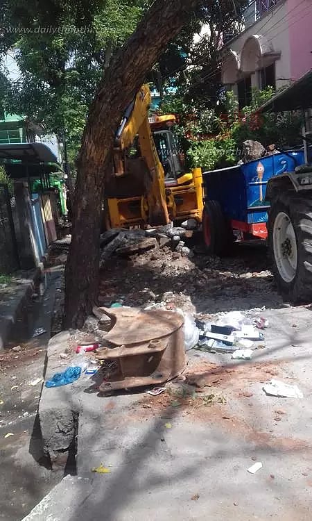 நல்ல ரோட்டை உடைத்து புதிய சாலை