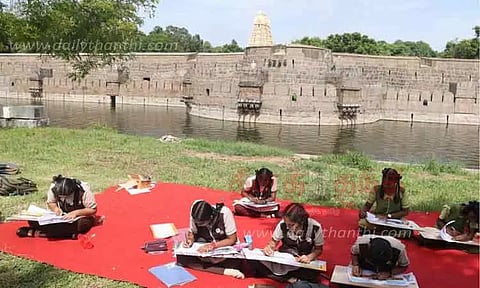 பள்ளி மாணவ-மாணவிகளுக்கு ஓவியப்போட்டி