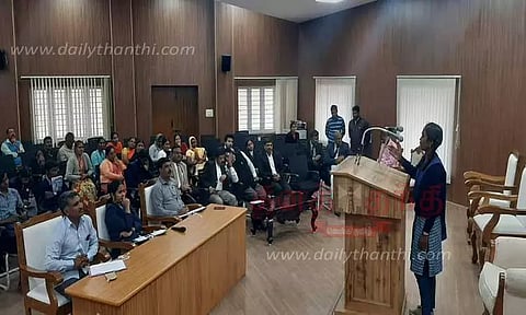 பள்ளி மாணவர்களுக்கு பேச்சு போட்டி