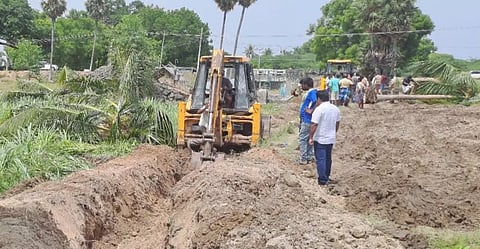 வாய்க்கால் ஆக்கிரமிப்புகள் அகற்றம்