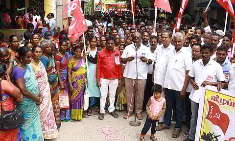 விழுப்புரத்தில்கட்டுமான தொழிலாளர்கள் ஆர்ப்பாட்டம்