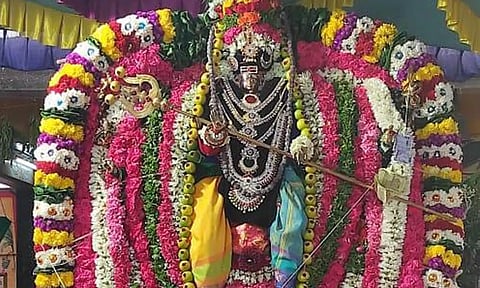 பெரியநாயகி அம்மன் கோவிலில் ஊஞ்சல் உற்சவம்