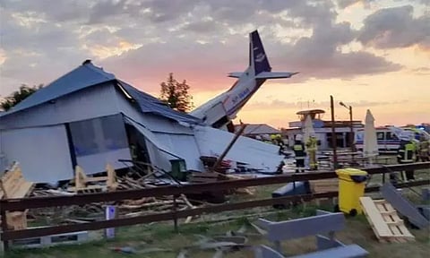 போலந்தில் குடியிருப்பு பகுதியில் விமானம் விழுந்து 5 பேர் பலி