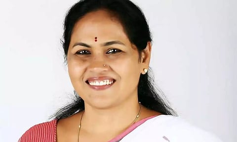 காங்கிரஸ் கூட்டணியின் பெயர் குறித்து மத்திய மந்திரி ஷோபா கடும் விமர்சனம்